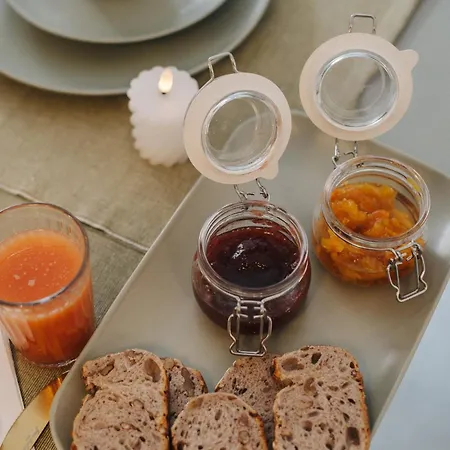 La Demeure De La Cite By Jean Bacou Guest house *