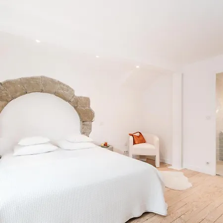 La Demeure De La Cite By Jean Bacou *