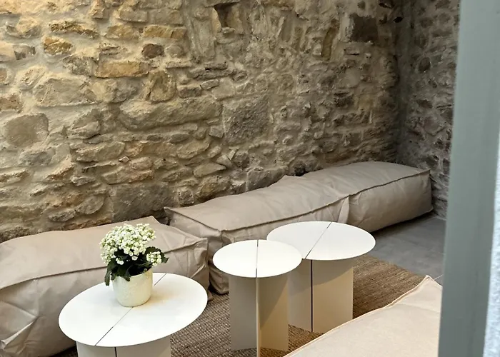 La Demeure De La Cite By Jean Bacou Гостевой дом