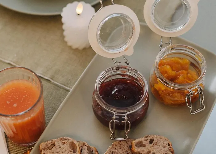 La Demeure De La Cite By Jean Bacou Гостевой дом *