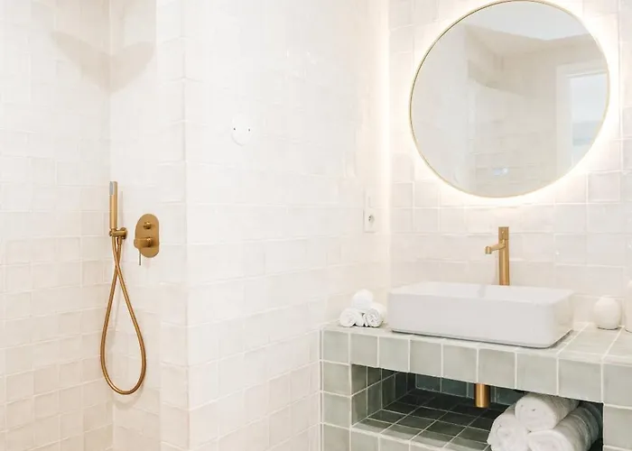 La Demeure De La Cite By Jean Bacou *