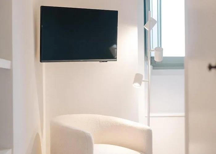 La Demeure De La Cite By Jean Bacou *