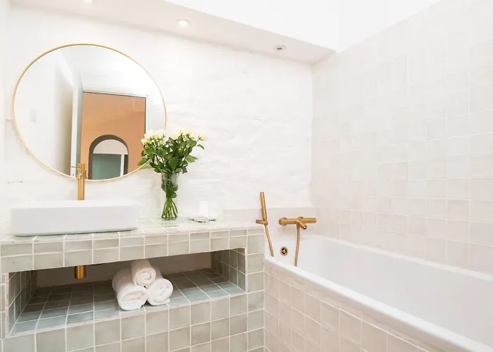 La Demeure De La Cite By Jean Bacou *