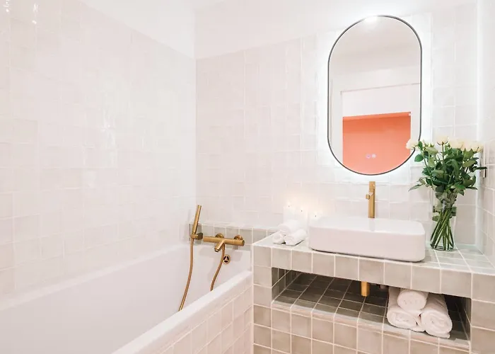 Gæstehus La Demeure De La Cite By Jean Bacou *