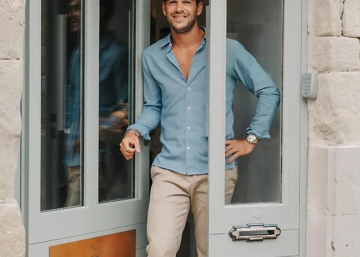 La Demeure De La Cite By Jean Bacou Каркассон