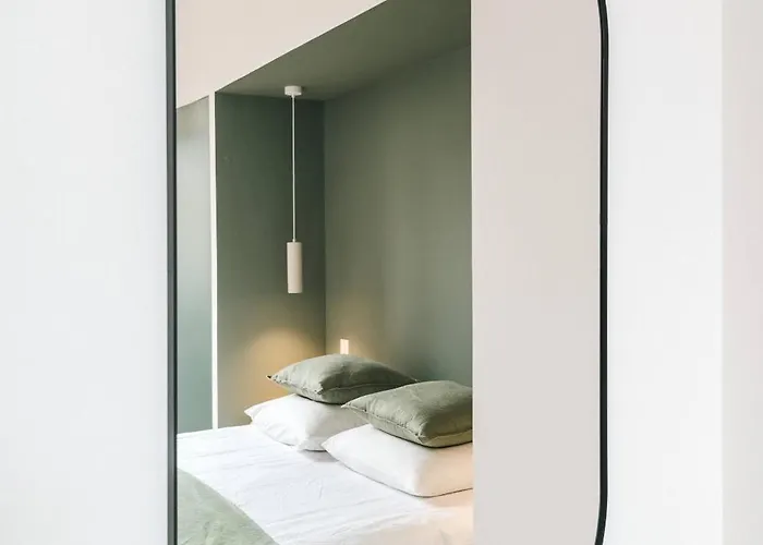 La Demeure De La Cite By Jean Bacou *